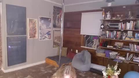 Snapshot of tinkerbellmel44 chatting on October 29, 2025, 2:47 am tinkerbellmel44 online show from October 29, 2025, 2:47 am