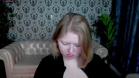 Snapshot of tinkerrbelll chatting on September 24, 2025, 7:17 pm TinkerrBelll online show from September 24, 2025, 7:17 pm