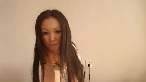 Lia online show from May 1, 2026, 3:33 am