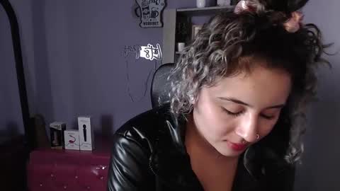 Snapshot of tiny_love_ chatting on February 25, 2025, 9:20 am tiny online show from February 25, 2025, 9:20 am