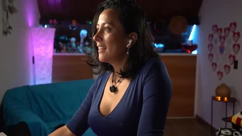 Snapshot of tiny_panther chatting on February 22, 2025, 4:51 am Ana Molly online show from February 22, 2025, 4:51 am