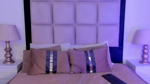 Snapshot of tiny_thomm chatting on May 14, 2026, 11:44 pm Thomm Independent Model online show from May 14, 2026, 11:44 pm