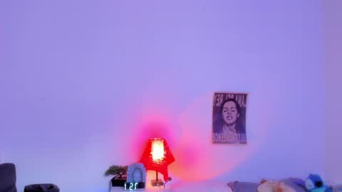 Snapshot of tiny_thomm chatting on May 30, 2026, 6:16 pm Thomm Independent Model online show from May 30, 2026, 6:16 pm