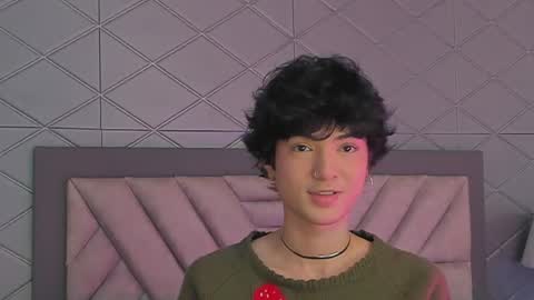 Snapshot of tiny_thomm chatting on June 3, 2026, 5:43 am Thomm Independent Model online show from June 3, 2026, 5:43 am