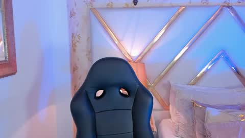 Snapshot of tiny_thomm chatting on July 16, 2026, 12:49 am Thomm Independent Model online show from July 16, 2026, 12:49 am