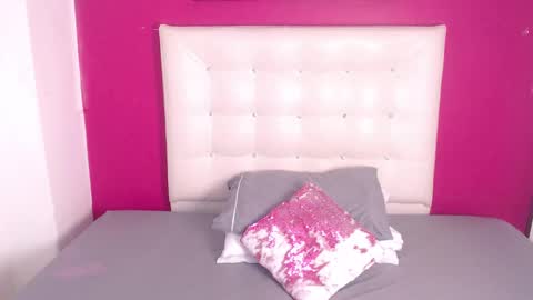 tiny_whore18 online show from September 18, 2025, 8:16 am