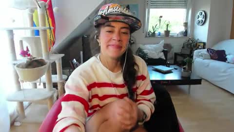 Snapshot of tiny_williams chatting on September 14, 2025, 6:45 am Tiny online show from September 14, 2025, 6:45 am