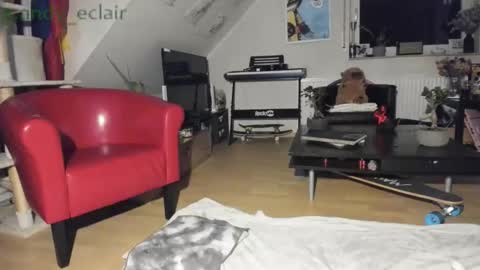 Snapshot of tiny_williams chatting on September 28, 2025, 3:34 am Tiny online show from September 28, 2025, 3:34 am