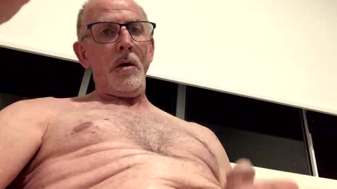 Snapshot of tinyjack_61 chatting on February 6, 2025, 10:37 am Tiny Jack online show from February 6, 2025, 10:37 am