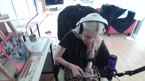 stage Kylie Sinner  brand CLITBAIT online show from February 8, 2025, 3:10 pm