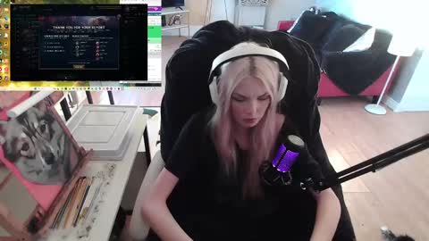 stage Kylie Sinner  brand CLITBAIT online show from February 8, 2025, 9:15 pm