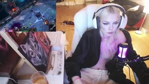 stage Kylie Sinner  brand CLITBAIT online show from February 11, 2025, 3:08 am