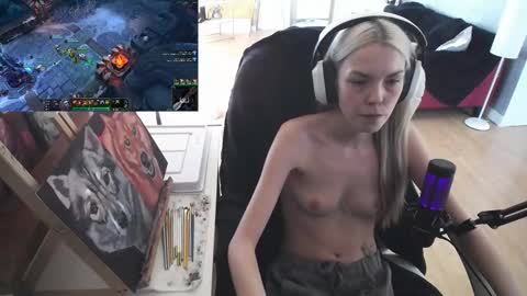 stage Kylie Sinner  brand CLITBAIT online show from February 12, 2025, 4:22 pm