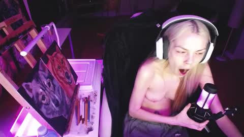 stage Kylie Sinner  brand CLITBAIT online show from February 12, 2025, 10:26 pm