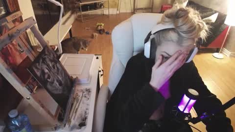 stage Kylie Sinner  brand CLITBAIT online show from February 18, 2025, 6:37 am