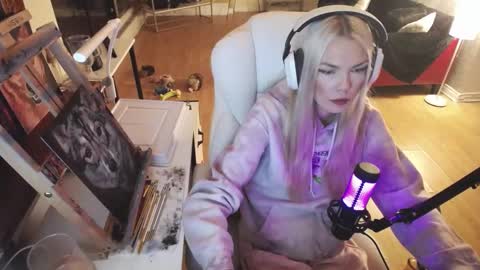 stage Kylie Sinner  brand CLITBAIT online show from February 23, 2025, 11:58 pm