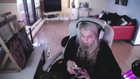 stage Kylie Sinner  brand CLITBAIT online show from September 12, 2025, 9:42 am