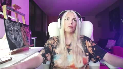 stage Kylie Sinner  brand CLITBAIT online show from September 28, 2025, 5:24 am