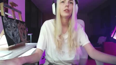 stage Kylie Sinner  brand CLITBAIT online show from October 4, 2025, 4:54 am