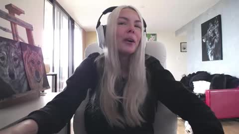 stage Kylie Sinner  brand CLITBAIT online show from October 12, 2025, 8:19 pm