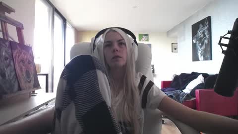 stage Kylie Sinner  brand CLITBAIT online show from October 14, 2025, 1:12 pm