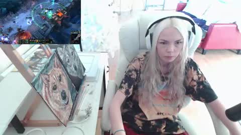 stage Kylie Sinner  brand CLITBAIT online show from November 25, 2025, 12:05 pm