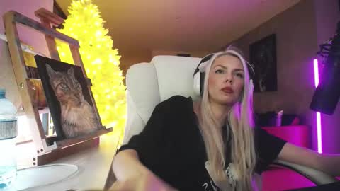 stage Kylie Sinner  brand CLITBAIT online show from February 10, 2026, 8:29 am