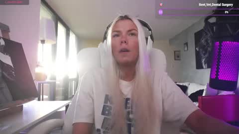 stage Kylie Sinner  brand CLITBAIT online show from June 2, 2026, 10:23 pm