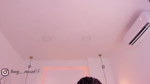 Luna  online show from January 16, 2025, 1:47 pm