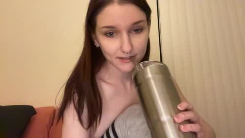 Snapshot of tinytittytia chatting on December 31, 2024, 10:04 am Tia online show from December 31, 2024, 10:04 am