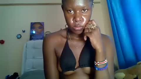 tinyvee250433 online show from April 17, 2026, 7:44 am