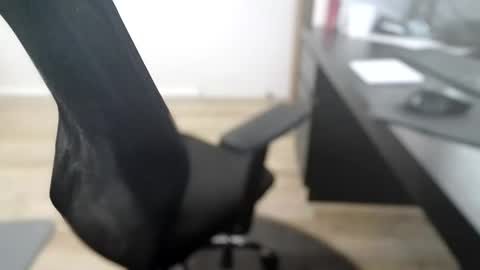 titsthebest online show from October 13, 2025, 5:29 am