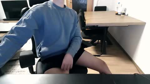 tobisk online show from November 25, 2025, 5:46 pm