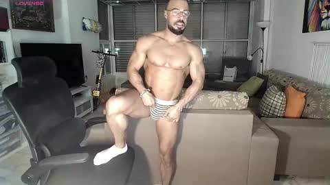 Snapshot of todd_dantes chatting on November 7, 2025, 7:03 pm Todd online show from November 7, 2025, 7:03 pm