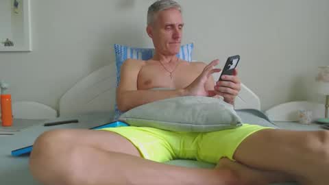 Daniel Bisexual uncut 20cm online show from September 13, 2025, 5:51 am