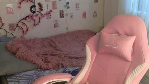 Snapshot of tofummuch chatting on May 15, 2026, 5:47 am Elma online show from May 15, 2026, 5:47 am