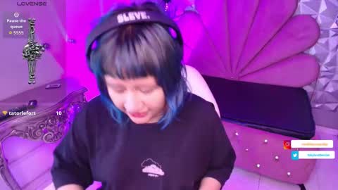 toky         online show from November 19, 2025, 7:47 pm