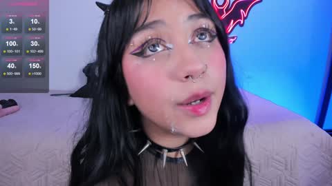   Independent model online show from December 24, 2024, 12:55 am