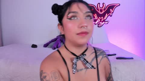   Independent model online show from February 3, 2025, 2:25 am