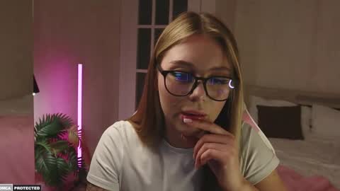 tokyo_n online show from January 22, 2025, 9:10 pm