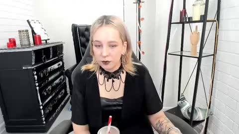 Tolli Moll online show from December 2, 2024, 9:13 am