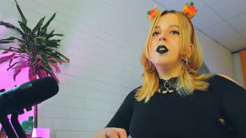 Tolli Moll online show from December 9, 2024, 3:11 pm