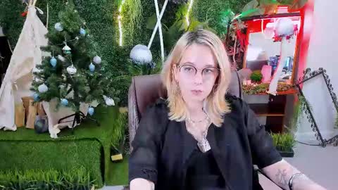 Tolli Moll online show from December 13, 2024, 9:02 am