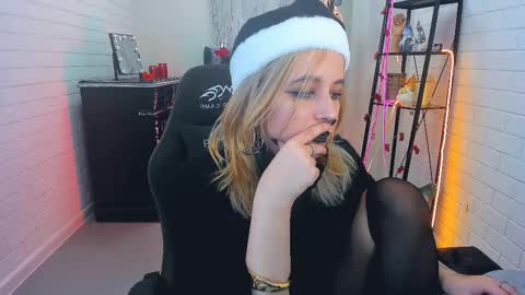 Tolli Moll online show from December 28, 2024, 12:13 pm