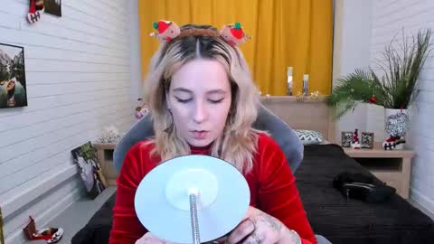 Tolli Moll online show from December 31, 2024, 5:11 am