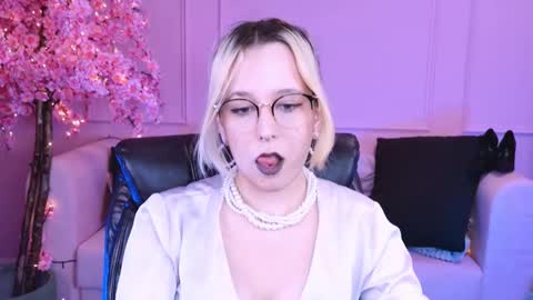 Tolli Moll online show from January 15, 2025, 5:19 am