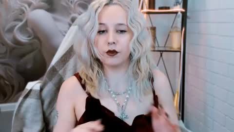 Tolli Moll online show from February 11, 2025, 1:09 pm