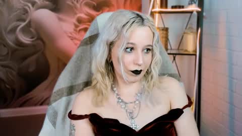 Tolli Moll online show from February 11, 2025, 4:13 pm