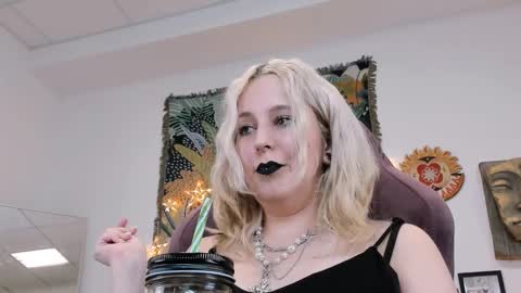 Tolli Moll online show from February 13, 2025, 5:54 pm