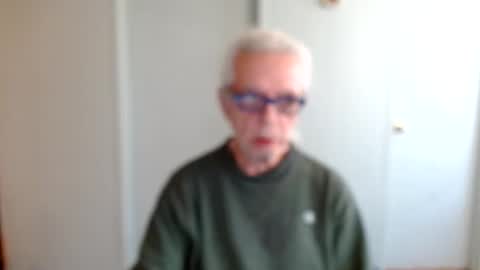 Snapshot of tom112292014 chatting on January 15, 2025, 3:50 pm tom112292014 online show from January 15, 2025, 3:50 pm